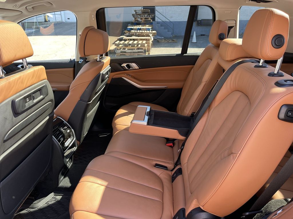 Thumbnail: 2022 BMW X7 - 22