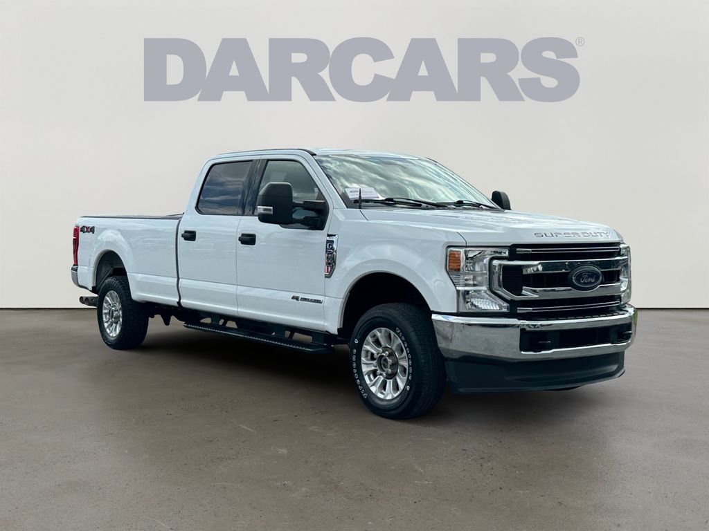 Oxford White 2022 Ford F-250 Super Duty Pickup Truck Four-Wheel Drive Automatic