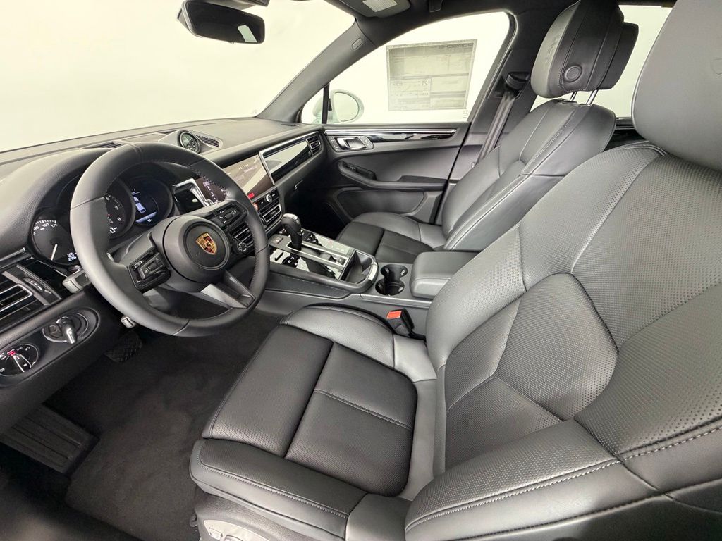 Thumbnail: 2026 Porsche Macan - 4