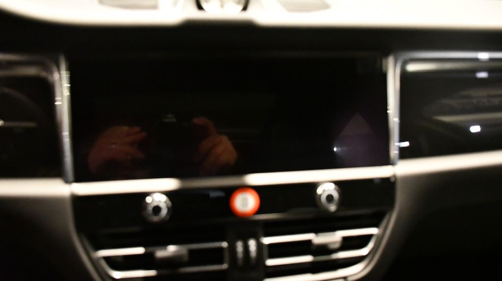 Thumbnail: 2026 Porsche Macan - 16