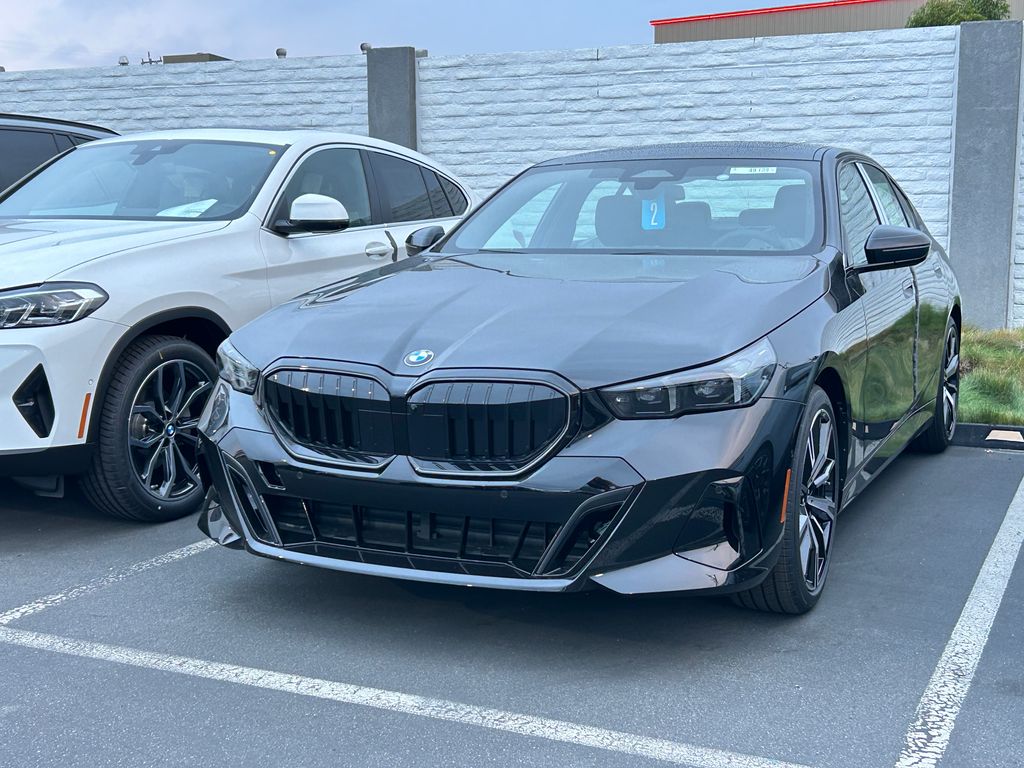 Thumbnail: 2026 BMW 5 Series - 2