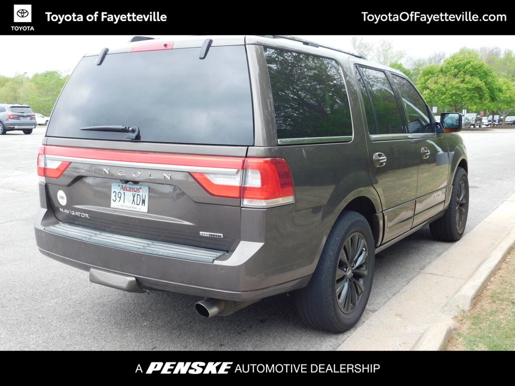 Thumbnail: 2016 Lincoln Navigator - 4