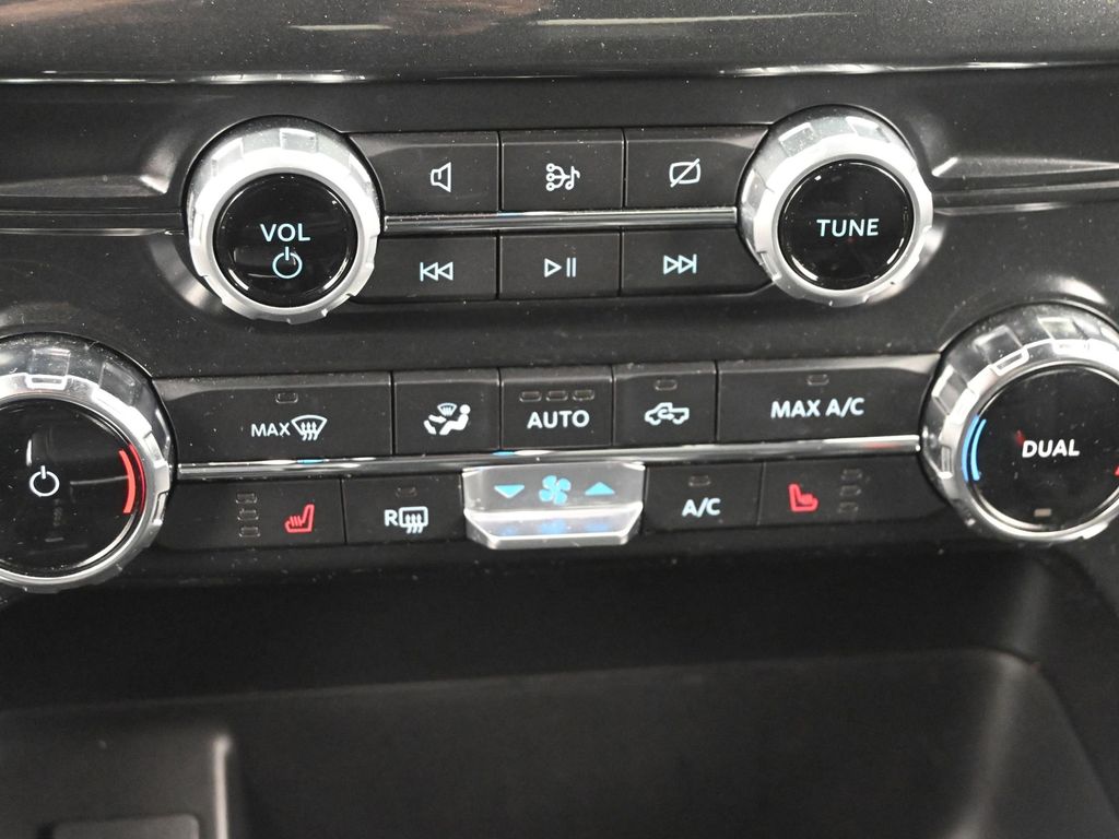 Certified Used 2022 Black Ford XLT image 16