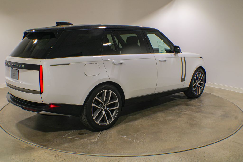 New 2026 White Land Rover SE image 5