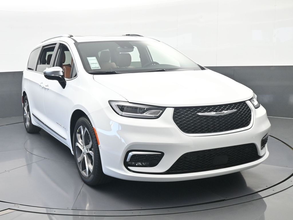 New 2026 Bright White Clearcoat Chrysler Pinnacle image 9