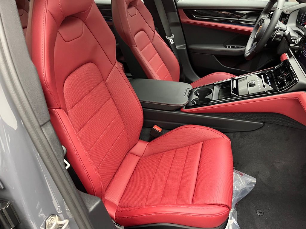 Thumbnail: 2026 Porsche Panamera - 27