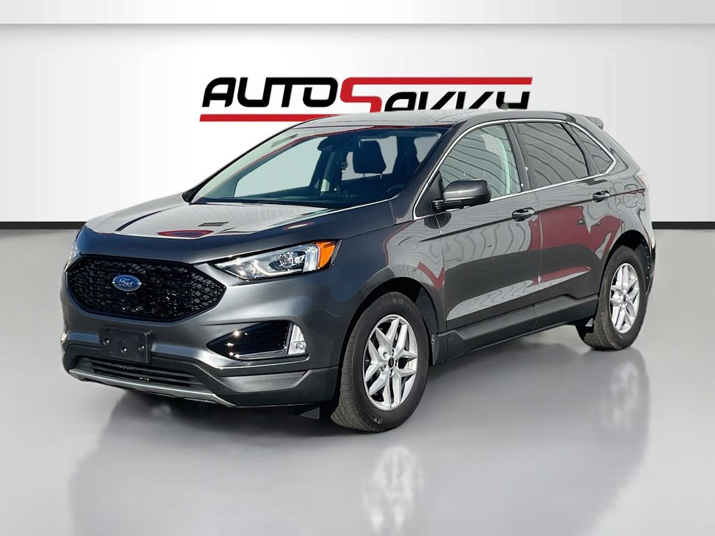 Used 2024 Gray Ford SEL image 3