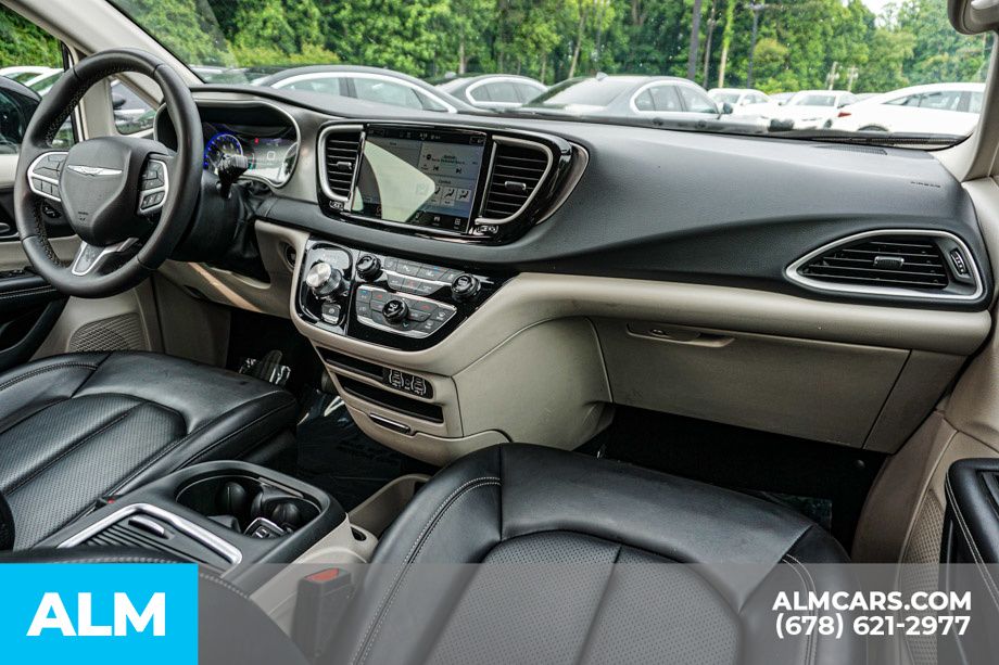2024 Chrysler Pacifica Touring L photo 25