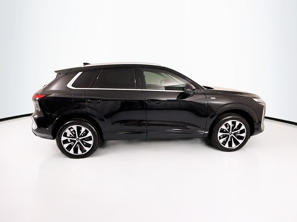 Thumbnail: 2026 Audi Q3 - 4