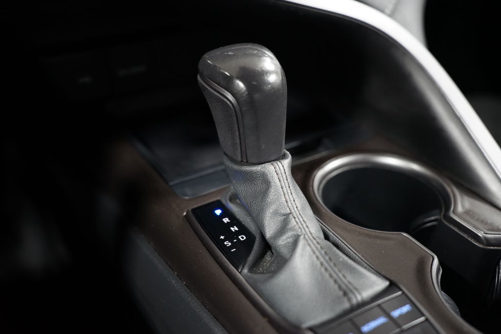 2023 Toyota Camry SE 21