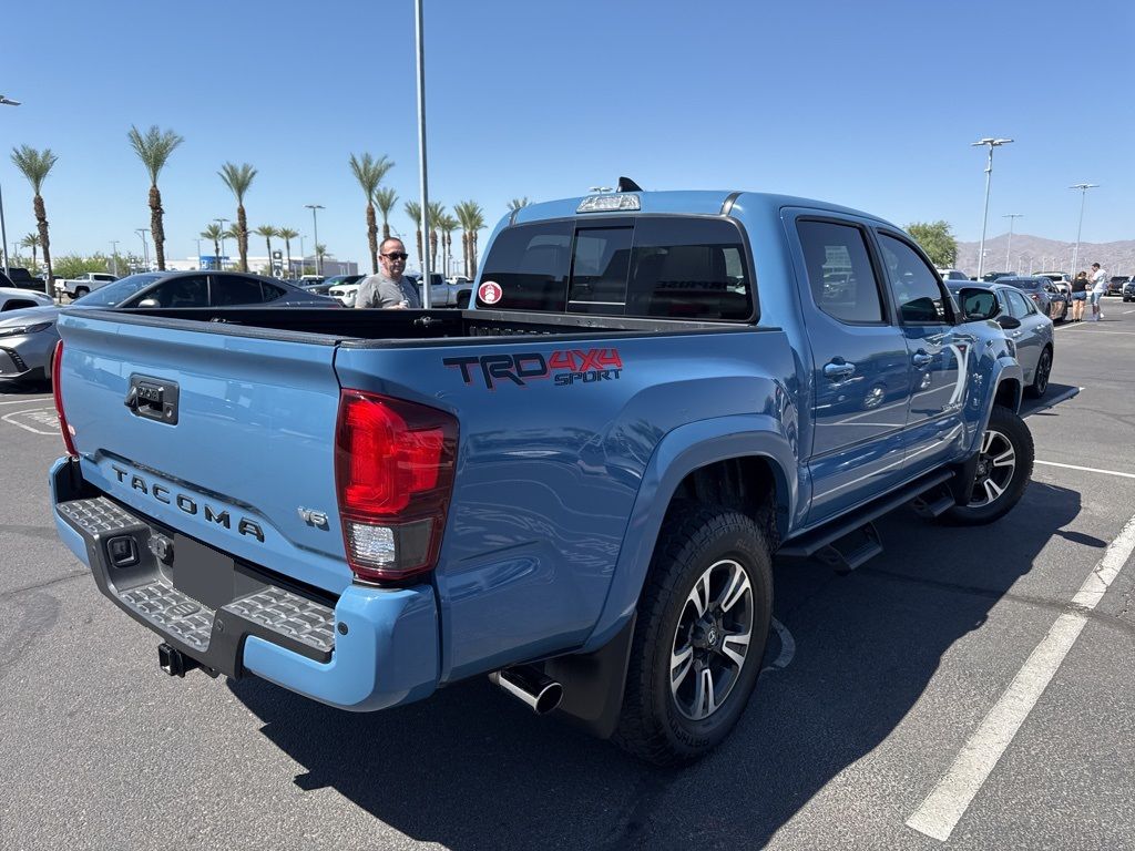 Thumbnail: 2019 Toyota Tacoma - 15
