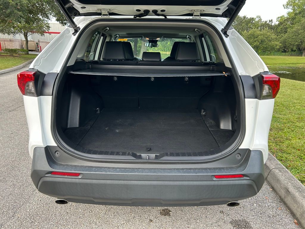 Thumbnail: 2020 Toyota RAV4 - 10