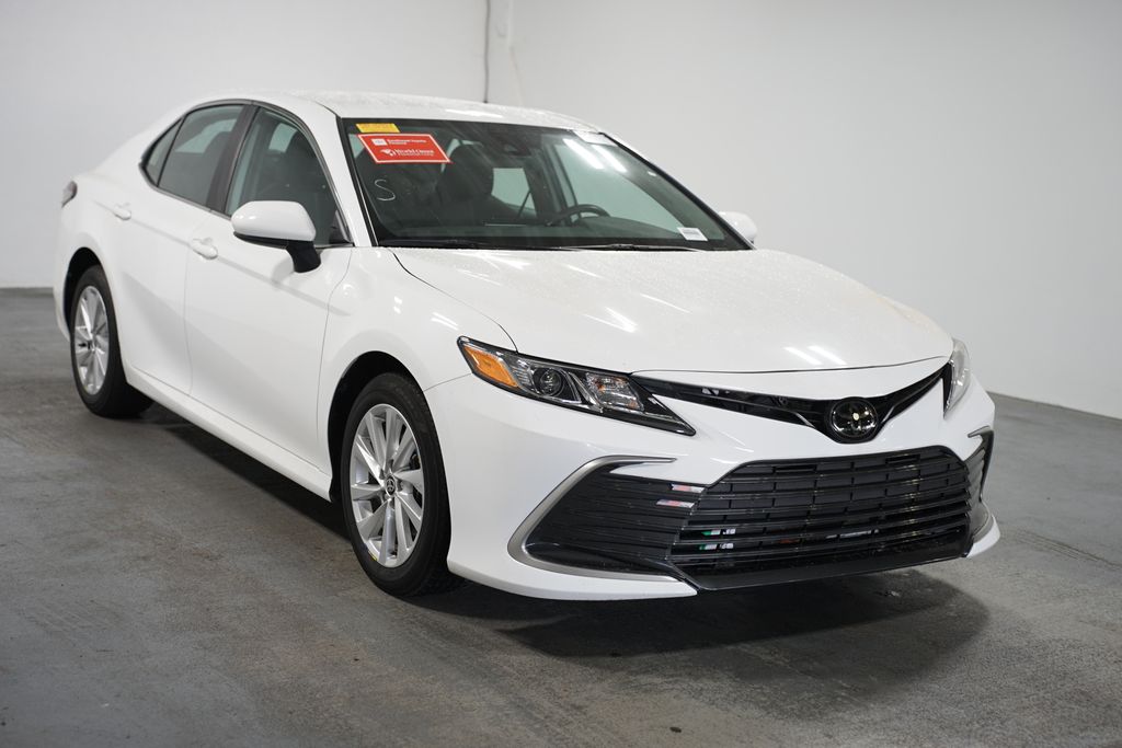 2023 Toyota Camry LE 3