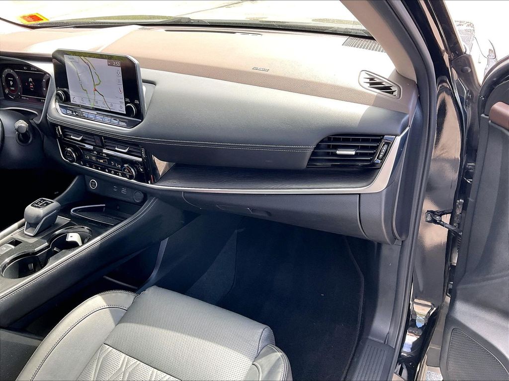 2023 Nissan Rogue — photo 12