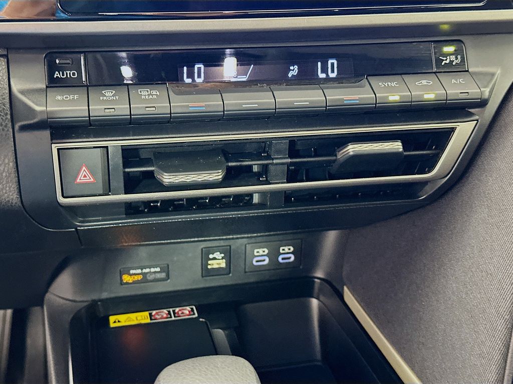 Thumbnail: 2025 Toyota Camry - 16