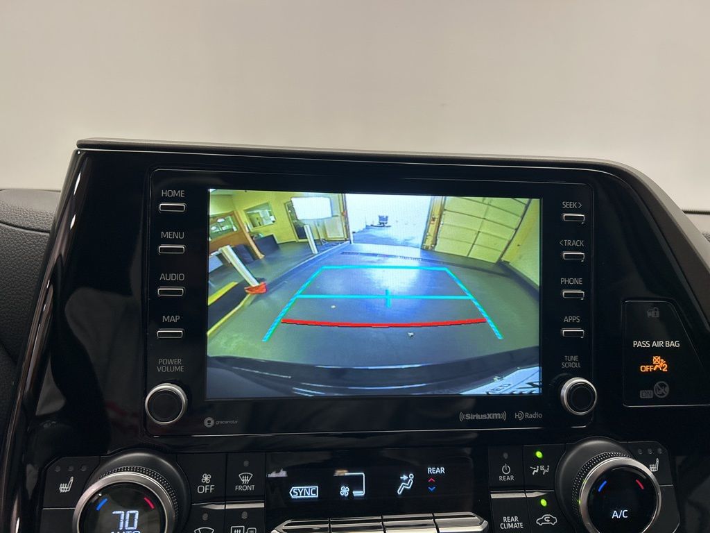 Thumbnail: 2021 Toyota Highlander - 20