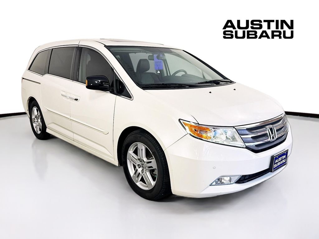 White 2013 Honda Odyssey Touring FWD Minivan Front-Wheel Drive 6-Speed Automatic