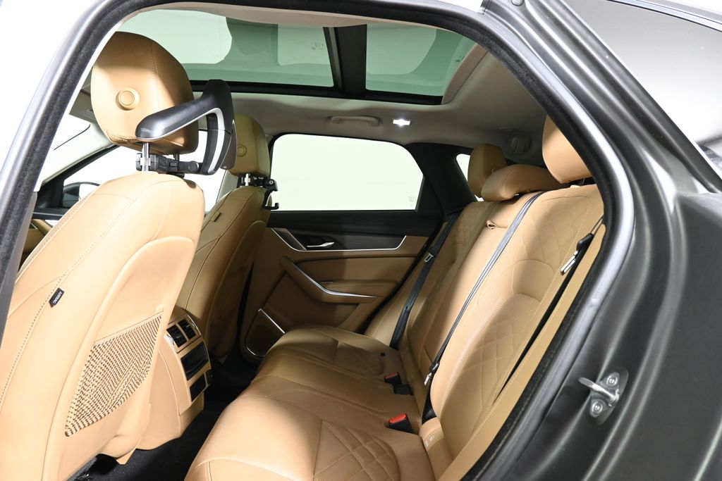 Thumbnail: 2022 Jaguar F-Pace - 7
