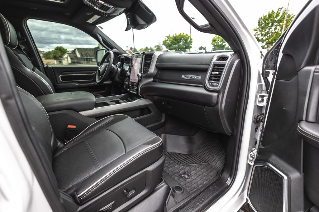 2025 Ram 3500 Laramie thumbnail 32
