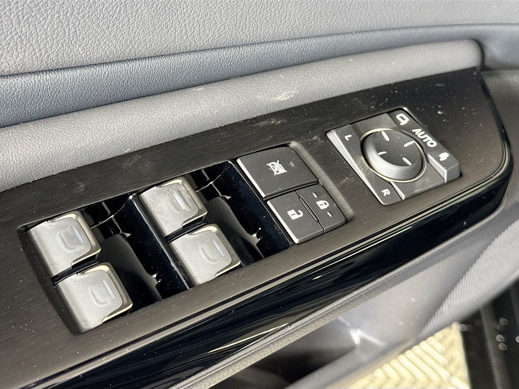 2025 Lexus ES  20