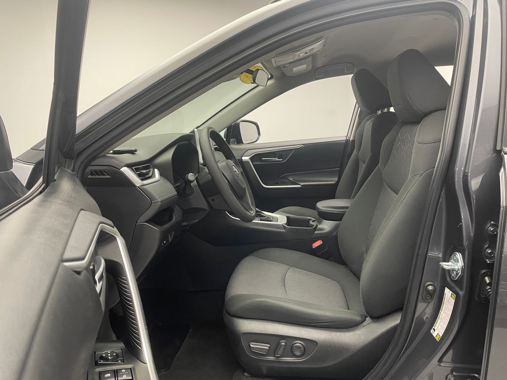 2023 Toyota RAV4 XLE 12