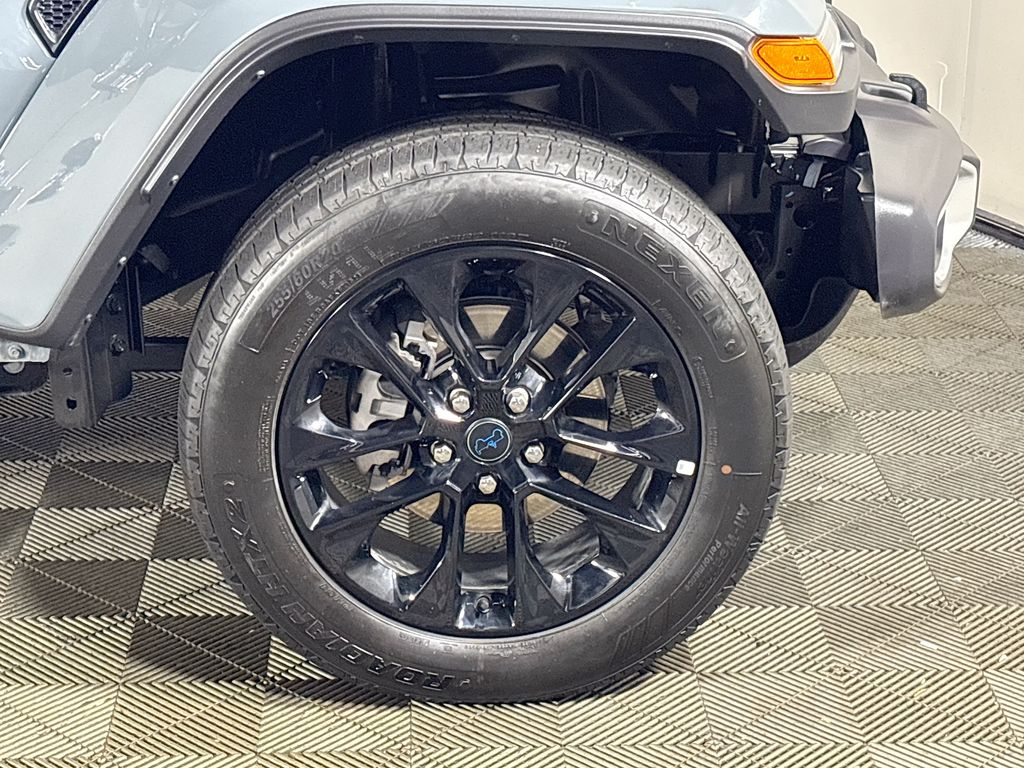 2025 Jeep Wrangler Sahara 4xe