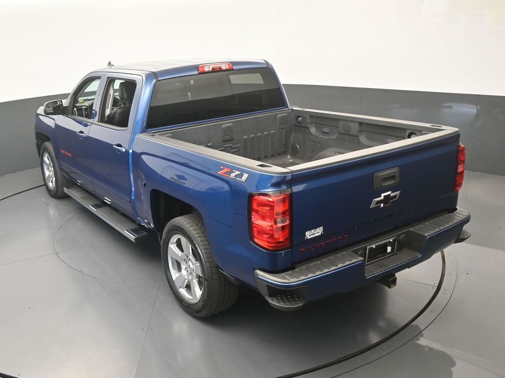 Used 2016 Deep Ocean Blue Metallic Chevrolet LT image 35