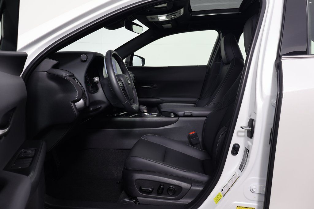 Thumbnail: 2025 Lexus UX - 10