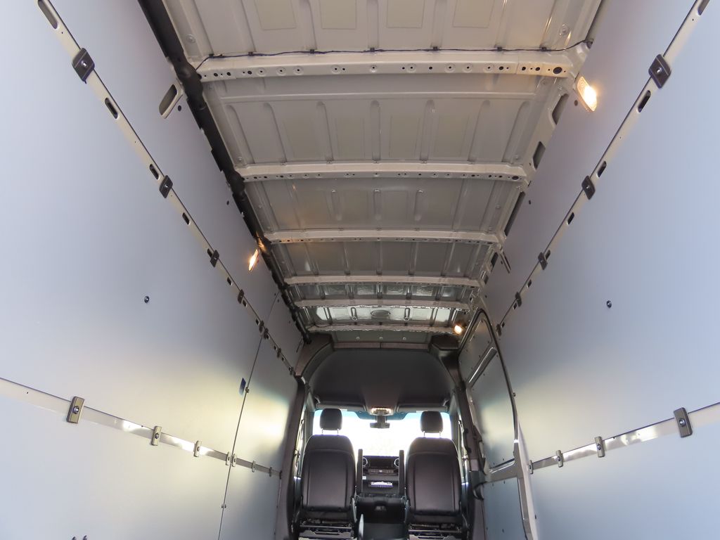 Thumbnail: 2025 Mercedes-Benz Sprinter - 32