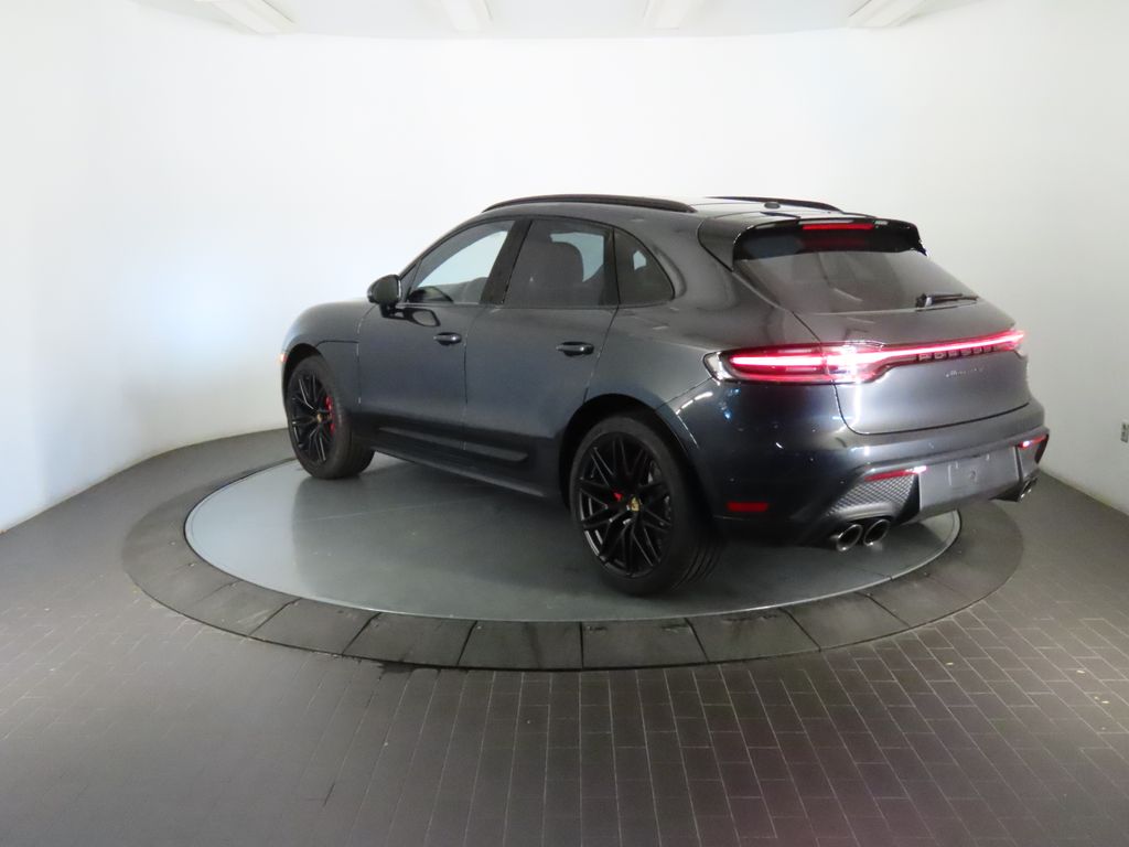 Thumbnail: 2026 Porsche Macan - 3