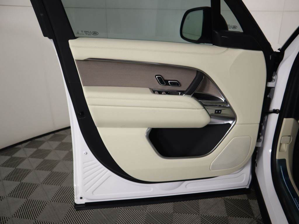 Thumbnail: 2025 Land Rover Range Rover - 24