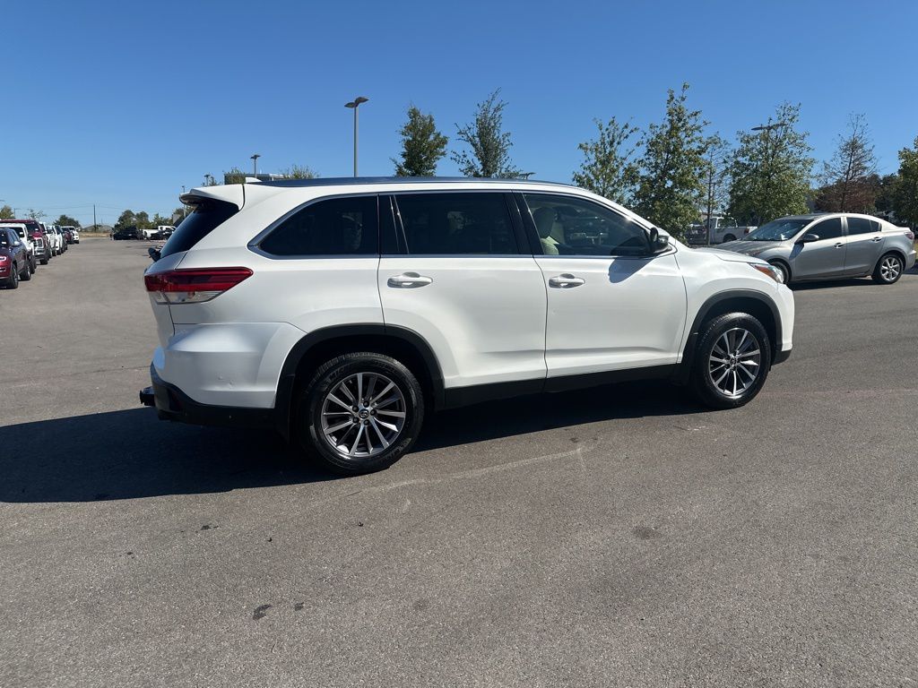 Used Car 2019 Toyota Highlander  Xle For Sale Under $25,000 In Austin, Texas