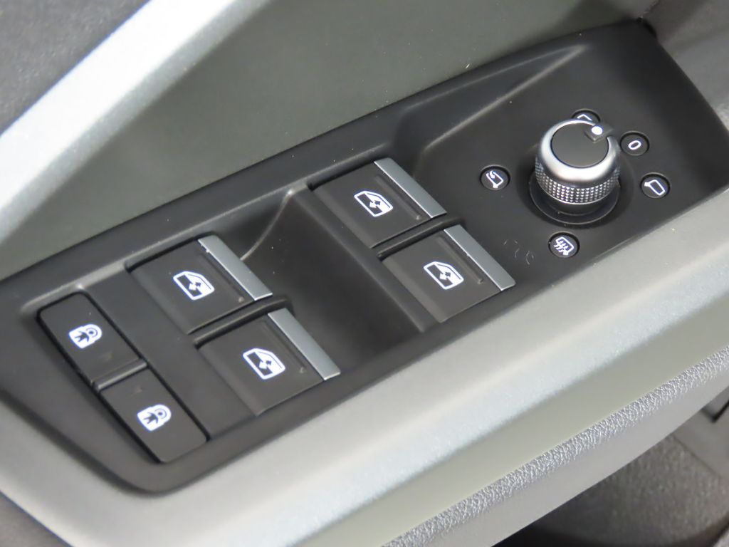 Thumbnail: 2025 Audi Q3 - 32