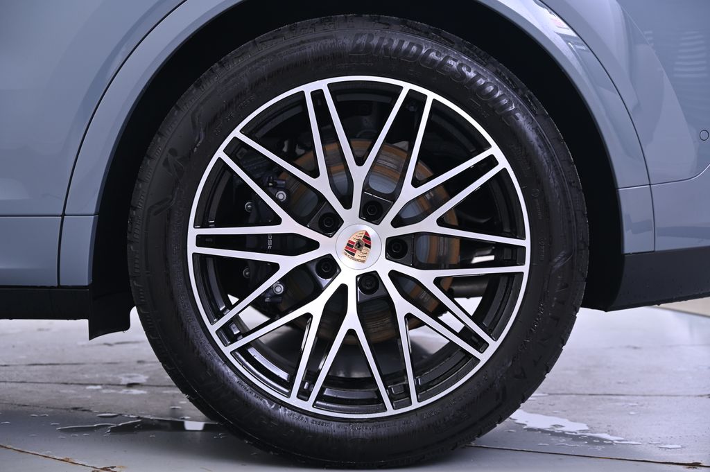 Thumbnail: 2025 Porsche Cayenne - 16
