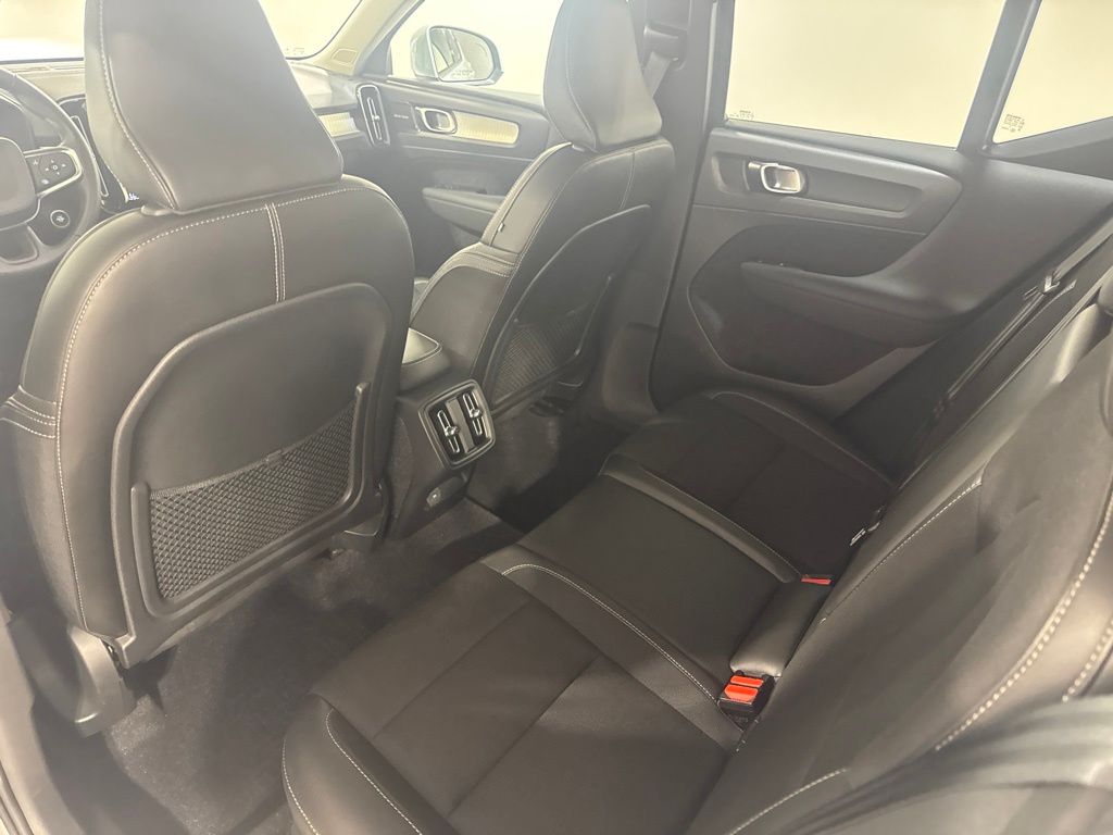 Used 2020 Silver Volvo Momentum image 20