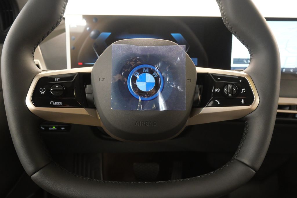 2025 BMW iX xDrive50 21