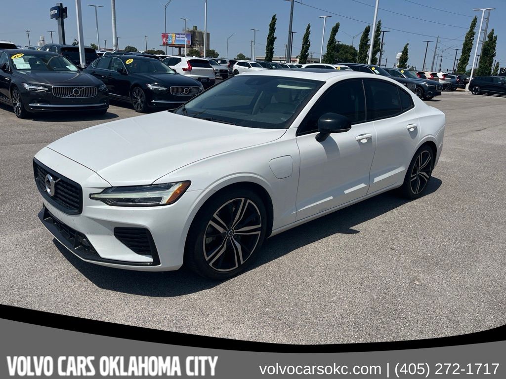 2022 Volvo S60 Recharge Plug-In Hybrid T8 R-Design Expression