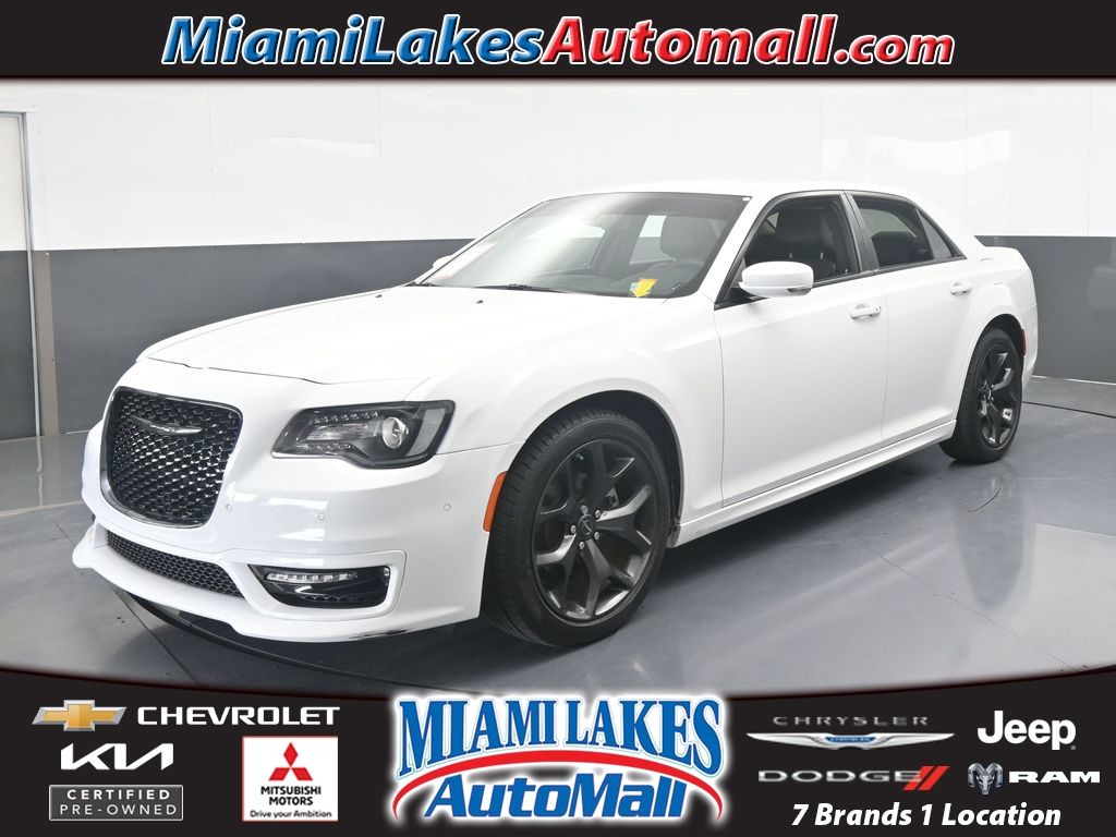 2023 Chrysler 300 Touring L's photo