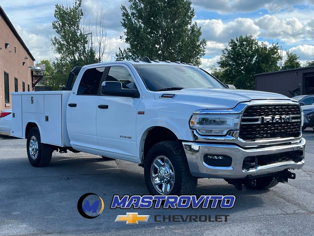 2022 RAM 3500 Chassis SLT Crew Cab 10000 GVWR LB 4WD