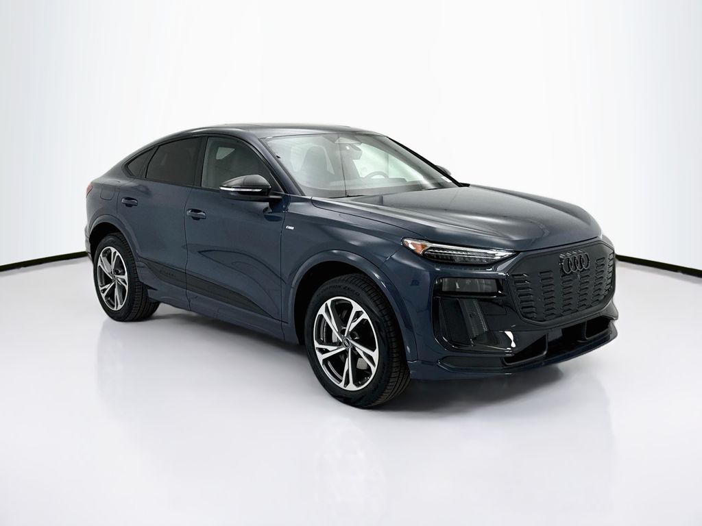 Thumbnail: 2027 Audi Q6 e-tron - 3