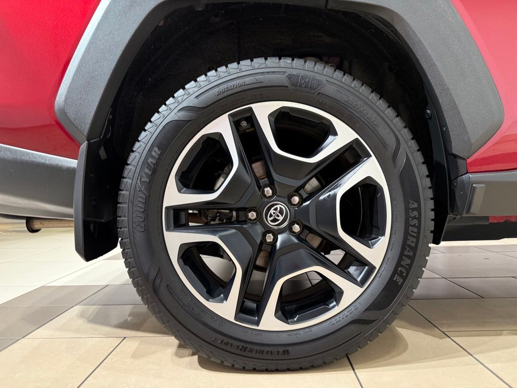 Thumbnail: 2019 Toyota RAV4 - 9