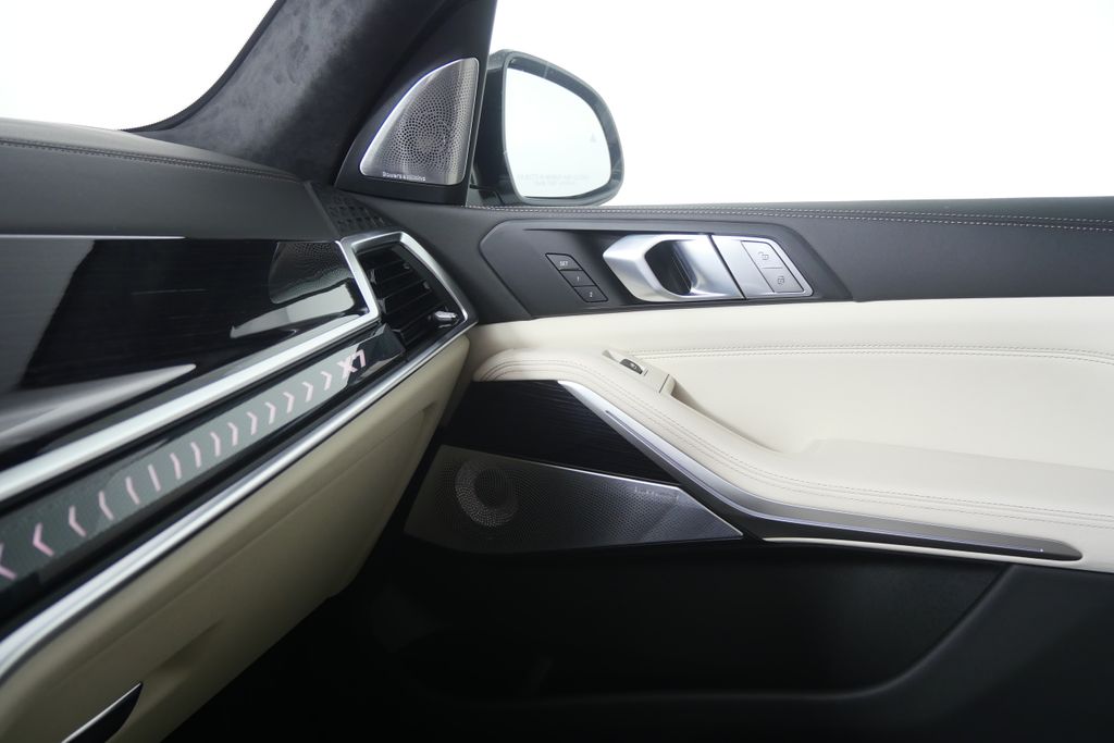 Thumbnail: 2027 BMW X7 - 26