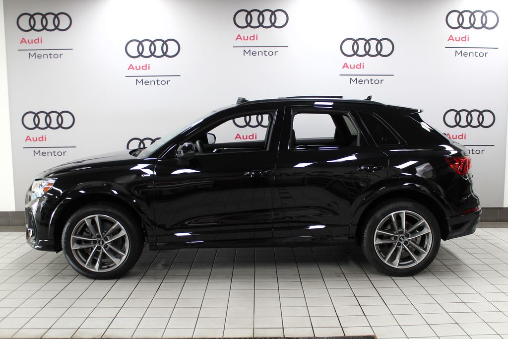Thumbnail: 2023 Audi Q3 - 3