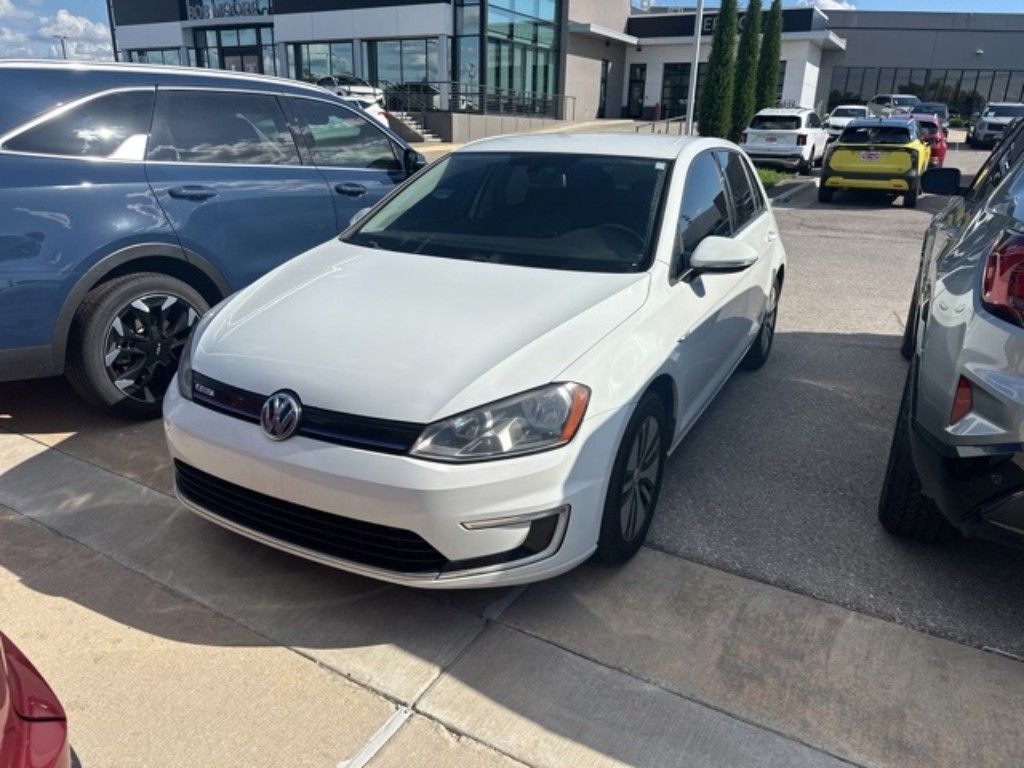 Pure White 2016 Volkswagen e-Golf Hatchback Front-Wheel Drive Automatic
