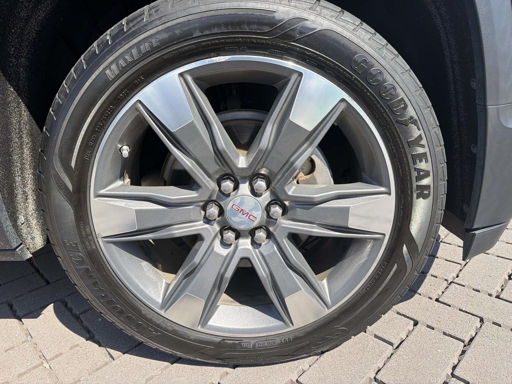 Used 2017 Black GMC SLT-2 image 9