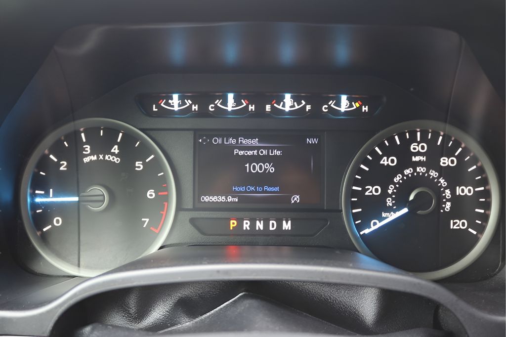Used 2019 Silver Ford XLT image 26