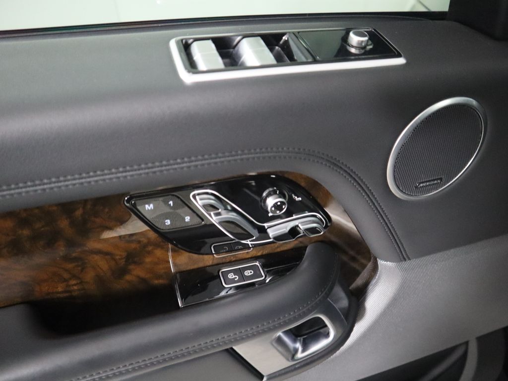 Thumbnail: 2020 Land Rover Range Rover - 23