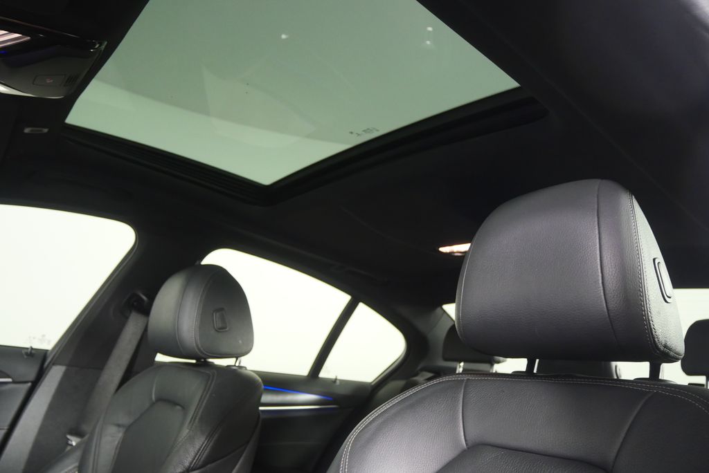 Thumbnail: 2023 BMW 5 Series - 11