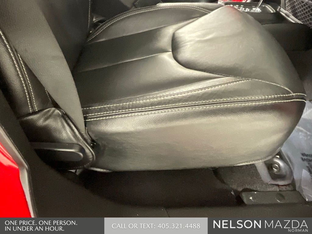 Used 2016 Red Jeep Unlimited Rubicon image 28