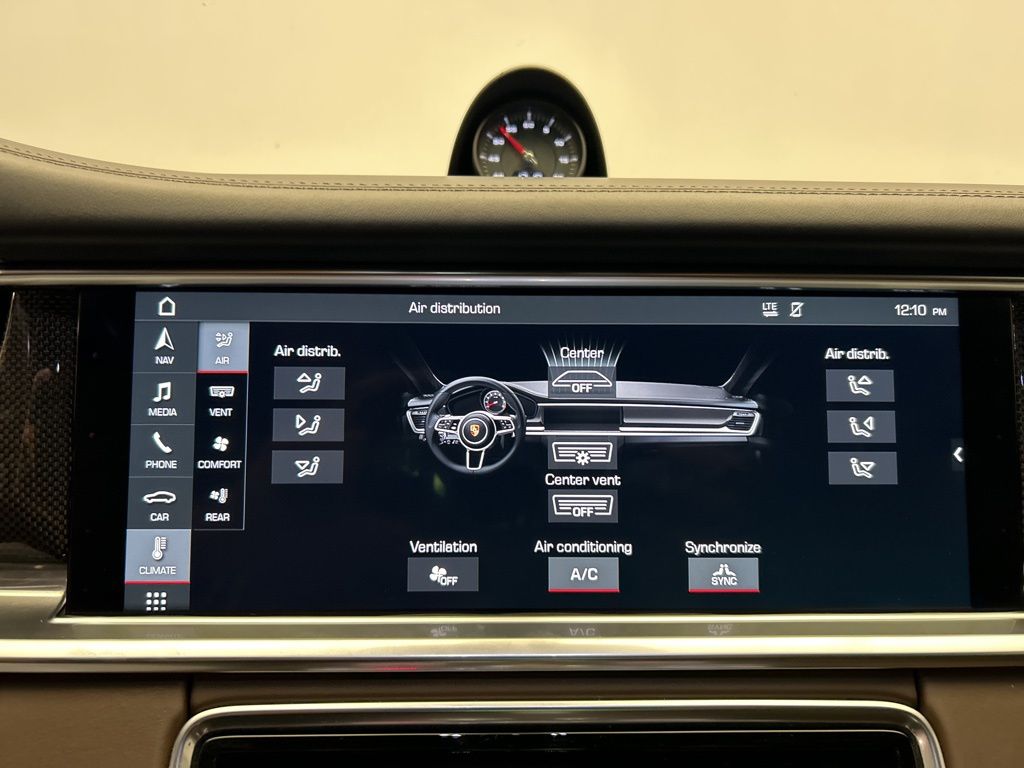 Thumbnail: 2018 Porsche Panamera - 17